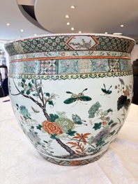 A pair of Chinese famille verte 'Flowers and Butterflies' fishbowls, 19th C.