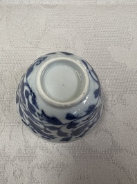 17 Chinese blue and white cups and 22 saucers, Kangxi/Yongzheng