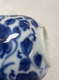 17 Chinese blue and white cups and 22 saucers, Kangxi/Yongzheng