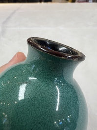 A Chinese Swatow green-glazed vase, 19th C.