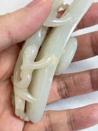 A fine Chinese white jade 'Dragon' belt hook, Qing
