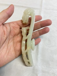 A fine Chinese white jade 'Dragon' belt hook, Qing