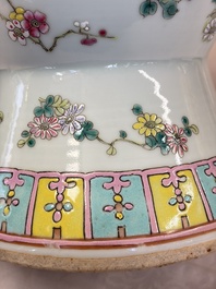 A Chinese famille rose spittoon, a famille verte covered double-gourd vase and a gilt-decorated coral-red-ground hat stand, Daoguang mark, 19th C.