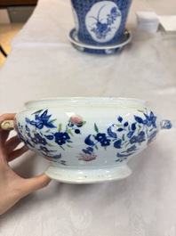 A Chinese blue and white jardini&egrave;re with stand, a 'Chilong' jar and a famille rose covered tureen, Guanyao 官窑 mark, 19th C.