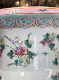 A Chinese famille rose spittoon, a famille verte covered double-gourd vase and a gilt-decorated coral-red-ground hat stand, Daoguang mark, 19th C.