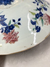 A Chinese blue and white jardini&egrave;re with stand, a 'Chilong' jar and a famille rose covered tureen, Guanyao 官窑 mark, 19th C.