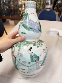A Chinese famille rose spittoon, a famille verte covered double-gourd vase and a gilt-decorated coral-red-ground hat stand, Daoguang mark, 19th C.