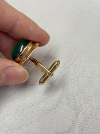 A pair of 18kt yellow gold cufflinks with green cabochon stones, 20th C.
