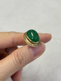 A pair of 18kt yellow gold cufflinks with green cabochon stones, 20th C.