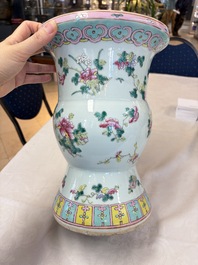 A Chinese famille rose spittoon, a famille verte covered double-gourd vase and a gilt-decorated coral-red-ground hat stand, Daoguang mark, 19th C.