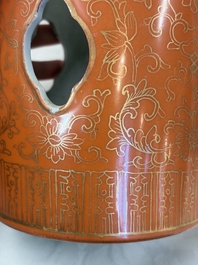 A Chinese famille rose spittoon, a famille verte covered double-gourd vase and a gilt-decorated coral-red-ground hat stand, Daoguang mark, 19th C.