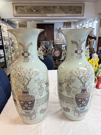 A pair of Chinese qianjiang cai 'Antiquities' vases, signed workshop of Qingyun 慶雲, 19/20th C.