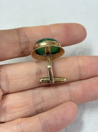 A pair of 18kt yellow gold cufflinks with green cabochon stones, 20th C.