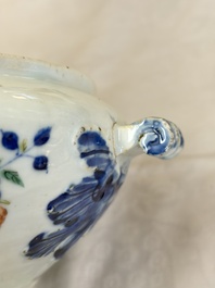 A Chinese blue and white jardini&egrave;re with stand, a 'Chilong' jar and a famille rose covered tureen, Guanyao 官窑 mark, 19th C.