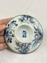 Three Chinese enamelled blue and white covered bowls on stands and a famille rose vase, Kangxi and Tongzhi mark, 19/20th C.