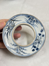 Three Chinese enamelled blue and white covered bowls on stands and a famille rose vase, Kangxi and Tongzhi mark, 19/20th C.