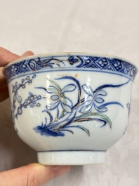 Three Chinese enamelled blue and white covered bowls on stands and a famille rose vase, Kangxi and Tongzhi mark, 19/20th C.
