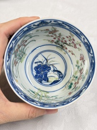 Three Chinese enamelled blue and white covered bowls on stands and a famille rose vase, Kangxi and Tongzhi mark, 19/20th C.