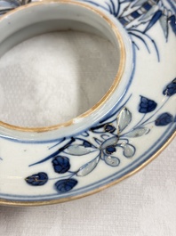 Three Chinese enamelled blue and white covered bowls on stands and a famille rose vase, Kangxi and Tongzhi mark, 19/20th C.
