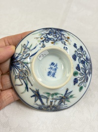 Three Chinese enamelled blue and white covered bowls on stands and a famille rose vase, Kangxi and Tongzhi mark, 19/20th C.