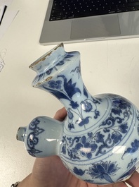 A blue and white Dutch Delft chinoiserie kendi, late 17th C.