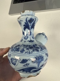 A blue and white Dutch Delft chinoiserie kendi, late 17th C.