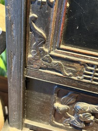 A Chinese lacquered wooden table screen with jade and cloisonn&eacute;, and a pair of wall panels embellished with jade, bone, and wood, 19/20th C.