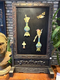A Chinese lacquered wooden table screen with jade and cloisonn&eacute;, and a pair of wall panels embellished with jade, bone, and wood, 19/20th C.