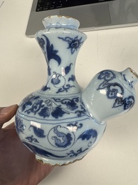 A blue and white Dutch Delft chinoiserie kendi, late 17th C.