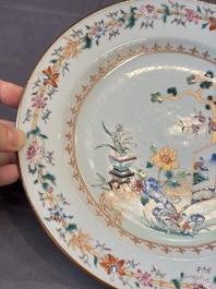 17 Chinese blue, white and famille rose plates and an Imari-style tea caddy, Kangxi/Qianlong