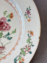 17 Chinese blue, white and famille rose plates and an Imari-style tea caddy, Kangxi/Qianlong