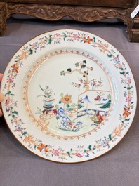 17 Chinese blue, white and famille rose plates and an Imari-style tea caddy, Kangxi/Qianlong