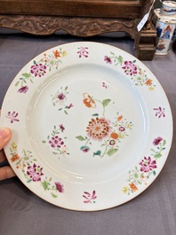 17 Chinese blue, white and famille rose plates and an Imari-style tea caddy, Kangxi/Qianlong