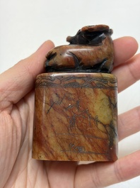 Nine Chinese hardstone carvings and bowls, including jade, 19/20th C.