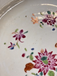 17 Chinese blue, white and famille rose plates and an Imari-style tea caddy, Kangxi/Qianlong
