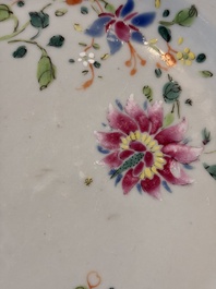 17 Chinese blue, white and famille rose plates and an Imari-style tea caddy, Kangxi/Qianlong