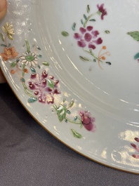 17 Chinese blue, white and famille rose plates and an Imari-style tea caddy, Kangxi/Qianlong