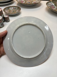 An extensive group of 23 Chinese Canton famille rose wares, 19th C.