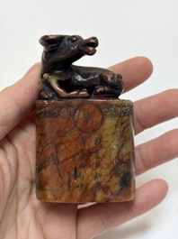 Nine Chinese hardstone carvings and bowls, including jade, 19/20th C.