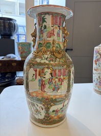 An extensive group of 23 Chinese Canton famille rose wares, 19th C.
