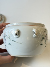 Two Chinese famille rose covered bowls and three grisaille saucers, Tongzhi and Qinghua Ciye Gongsi 慶華瓷業公司 marks, one signed Zi Wen 子文, 19/20th C.