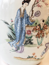 A Chinese famille rose vase, a covered jar and a jardiniere with stand, 19/20th C.