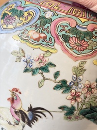 A pair of Chinese famille rose 'Roosters' vases and covers, 19th C.