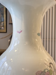 A Chinese famille rose vase, a covered jar and a jardiniere with stand, 19/20th C.