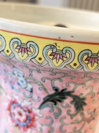 A Chinese famille rose 'Eight Immortals' dish and an 'Elegant Beauties' vase, Qianlong and Jingdezhen 景德鎮 mark, 20th C.