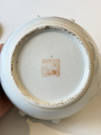 Two Chinese famille rose covered bowls and three grisaille saucers, Tongzhi and Qinghua Ciye Gongsi 慶華瓷業公司 marks, one signed Zi Wen 子文, 19/20th C.