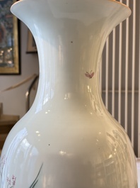 A Chinese famille rose vase, a covered jar and a jardiniere with stand, 19/20th C.