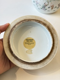 Two Chinese famille rose covered bowls and three grisaille saucers, Tongzhi and Qinghua Ciye Gongsi 慶華瓷業公司 marks, one signed Zi Wen 子文, 19/20th C.