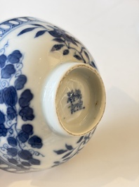 Four Chinese blue and white wares, and two iron-red-decorated wares, 19/20th C.