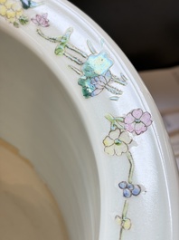 A pair of Chinese famille rose Dayazhai-style 'Dragon' jardini&egrave;res, 20th C.